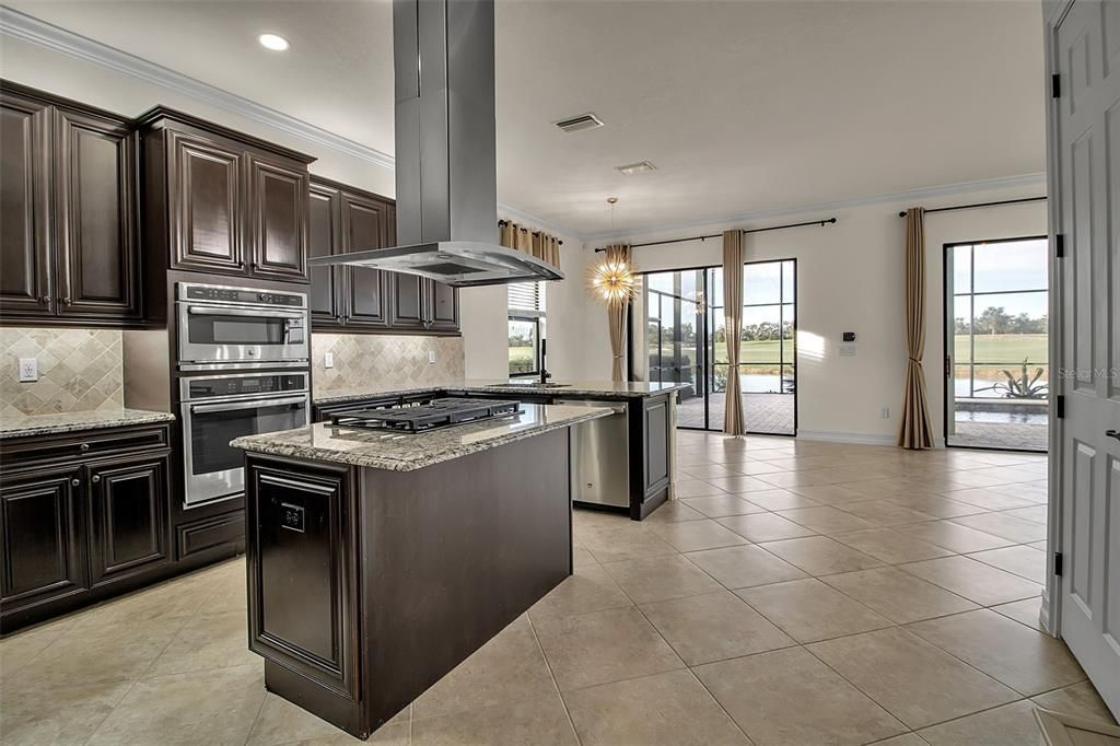 На продажу: $1,350,000 (6 спален, 4 ванн, 3808 Квадратных фут)