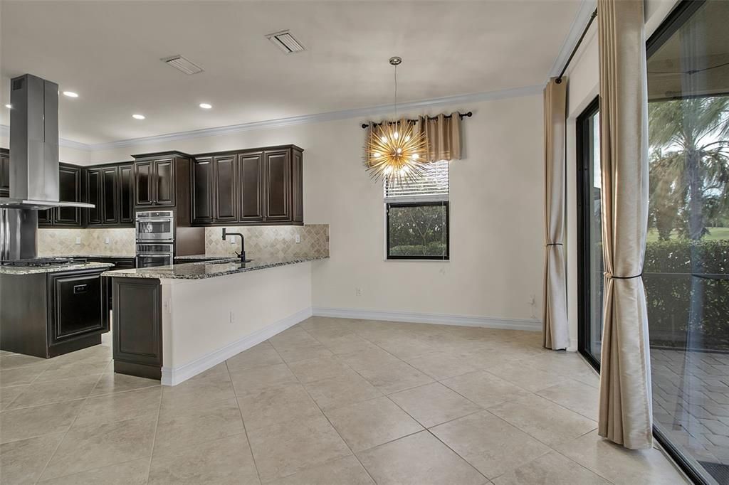 На продажу: $1,350,000 (6 спален, 4 ванн, 3808 Квадратных фут)