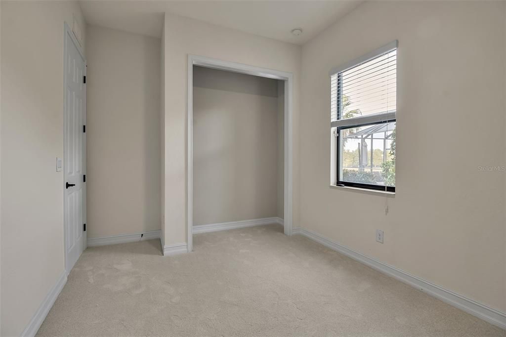 На продажу: $1,350,000 (6 спален, 4 ванн, 3808 Квадратных фут)