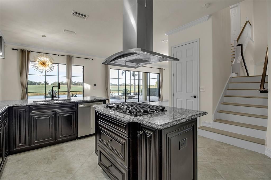 На продажу: $1,350,000 (6 спален, 4 ванн, 3808 Квадратных фут)