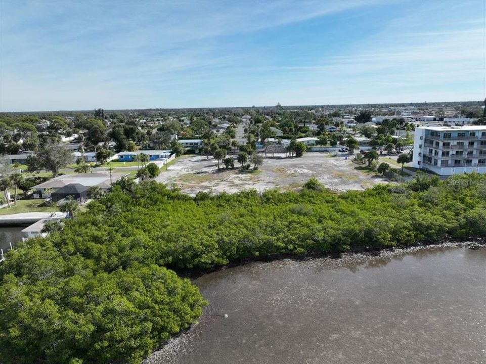 На продажу: $350,000 (2.07 acres)