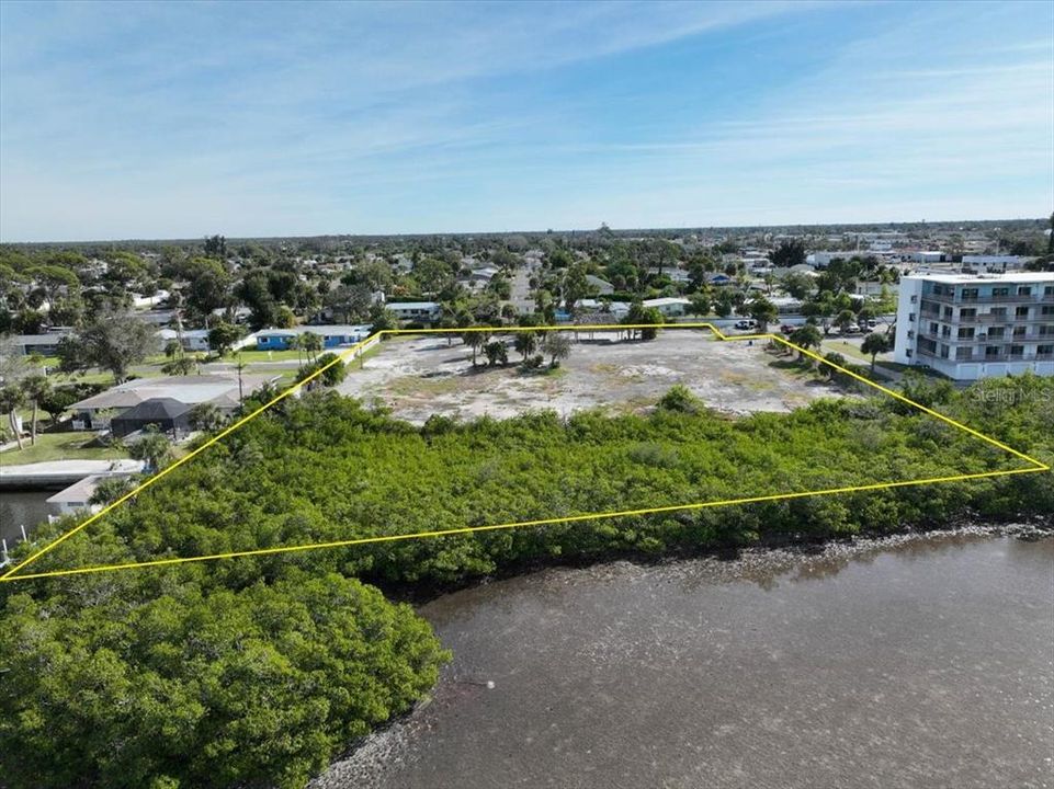 На продажу: $350,000 (2.07 acres)