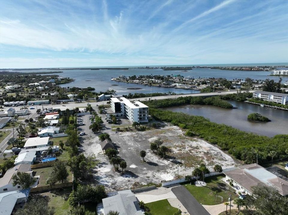 На продажу: $350,000 (2.07 acres)