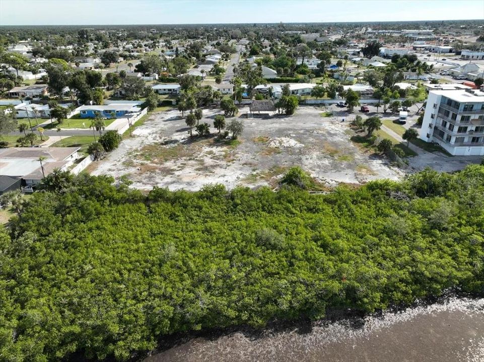 На продажу: $350,000 (2.07 acres)