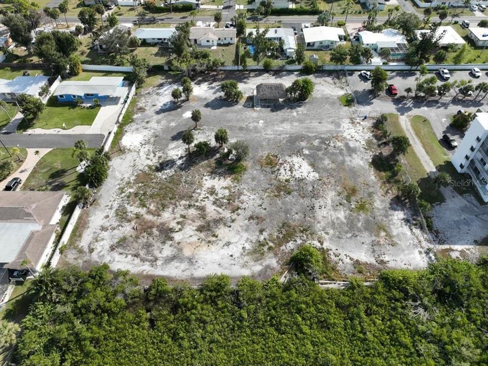 На продажу: $350,000 (2.07 acres)