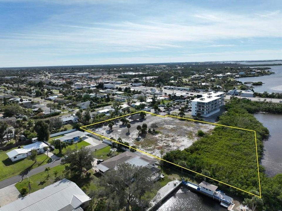 На продажу: $350,000 (2.07 acres)