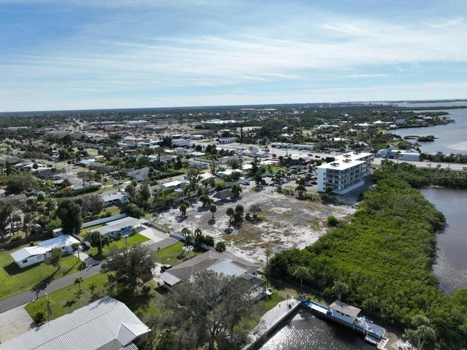 На продажу: $350,000 (2.07 acres)