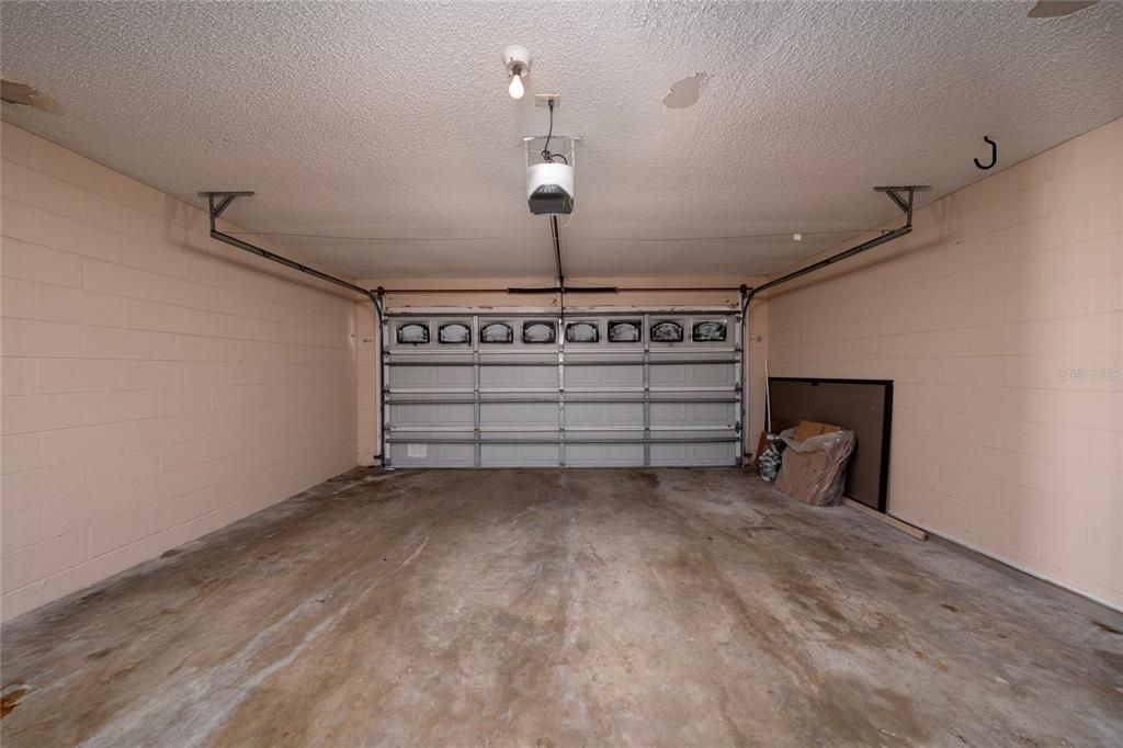 Active With Contract: $343,000 (3 beds, 2 baths, 1410 Square Feet)