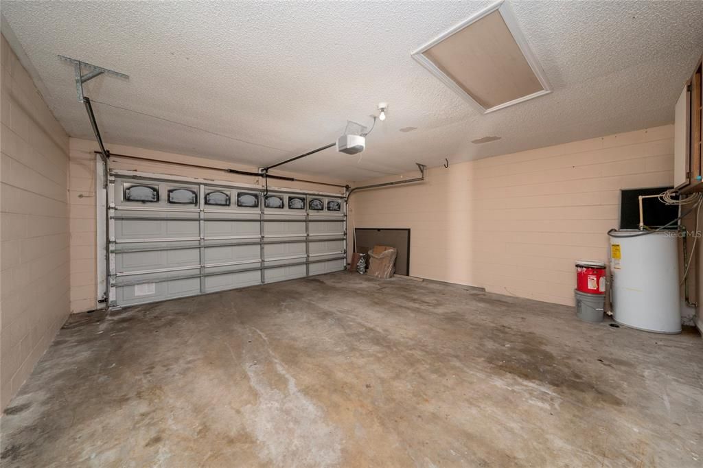 Active With Contract: $343,000 (3 beds, 2 baths, 1410 Square Feet)