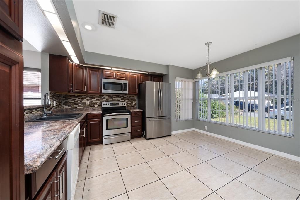 Active With Contract: $343,000 (3 beds, 2 baths, 1410 Square Feet)