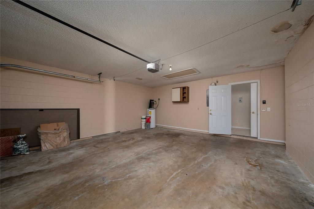 Active With Contract: $343,000 (3 beds, 2 baths, 1410 Square Feet)