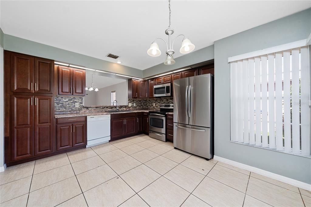 Active With Contract: $343,000 (3 beds, 2 baths, 1410 Square Feet)