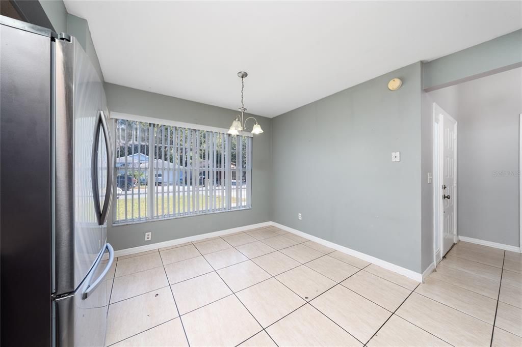 Active With Contract: $343,000 (3 beds, 2 baths, 1410 Square Feet)
