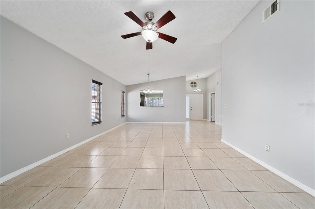 Active With Contract: $343,000 (3 beds, 2 baths, 1410 Square Feet)