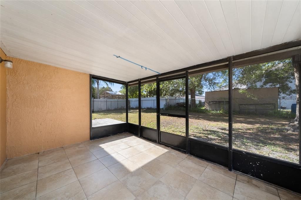 Active With Contract: $343,000 (3 beds, 2 baths, 1410 Square Feet)