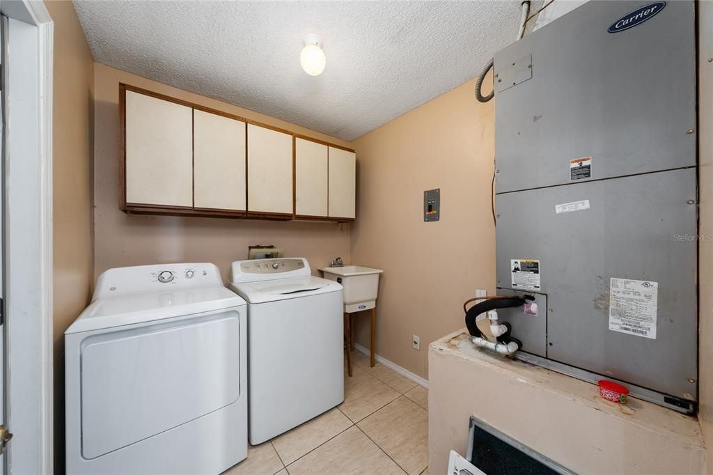 Active With Contract: $343,000 (3 beds, 2 baths, 1410 Square Feet)