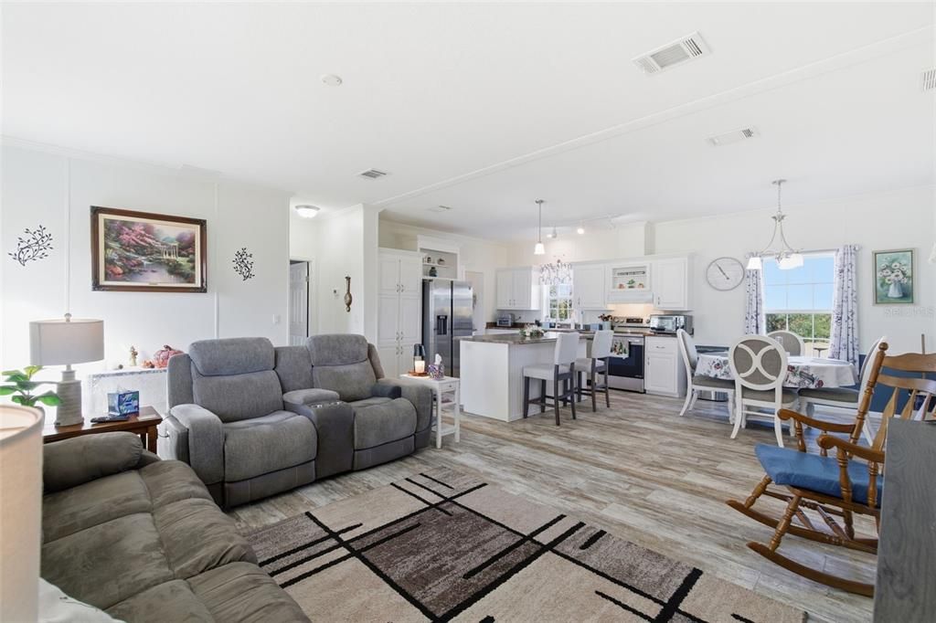 На продажу: $324,000 (3 спален, 2 ванн, 1447 Квадратных фут)