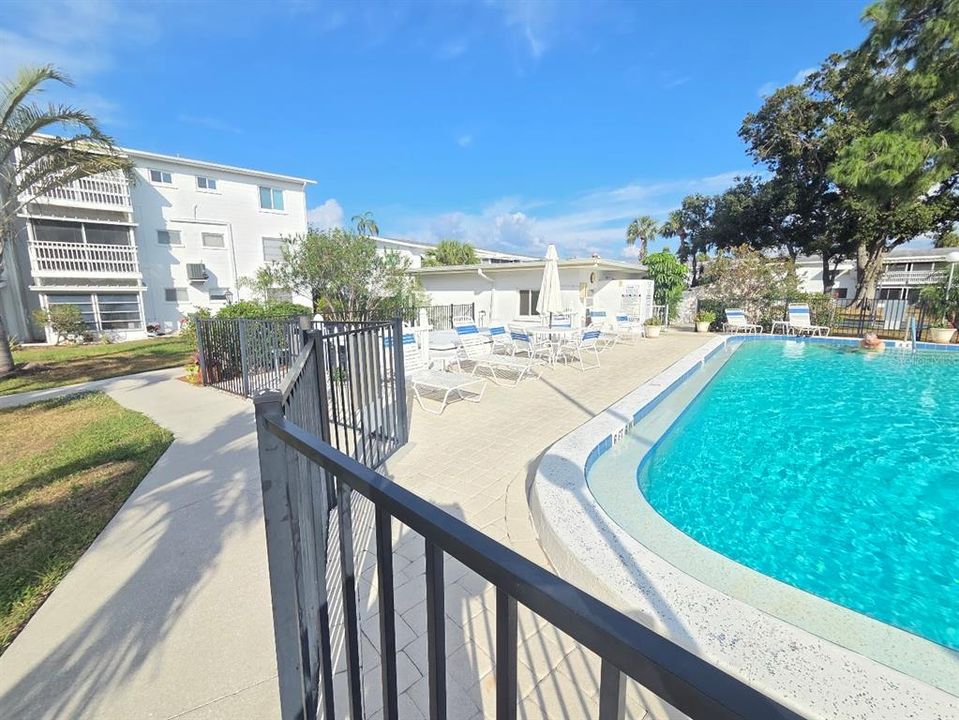 For Sale: $105,700 (2 beds, 1 baths, 706 Square Feet)