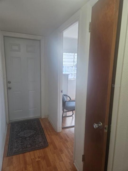 For Sale: $105,700 (2 beds, 1 baths, 706 Square Feet)