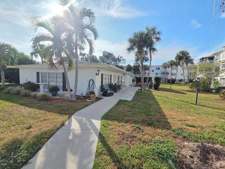 For Sale: $105,700 (2 beds, 1 baths, 706 Square Feet)