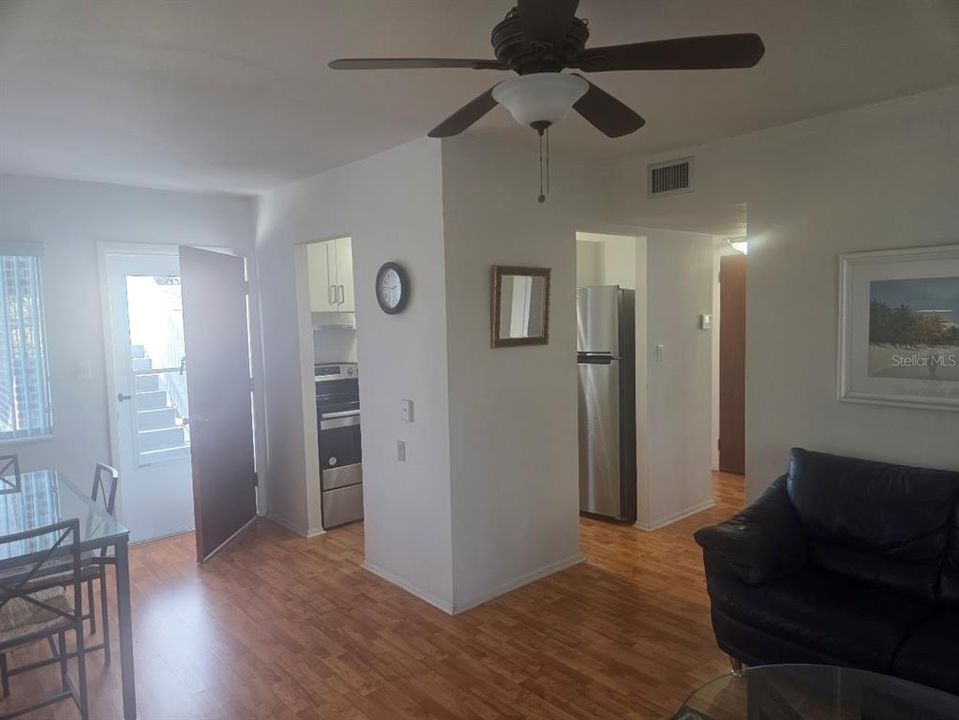 For Sale: $105,700 (2 beds, 1 baths, 706 Square Feet)
