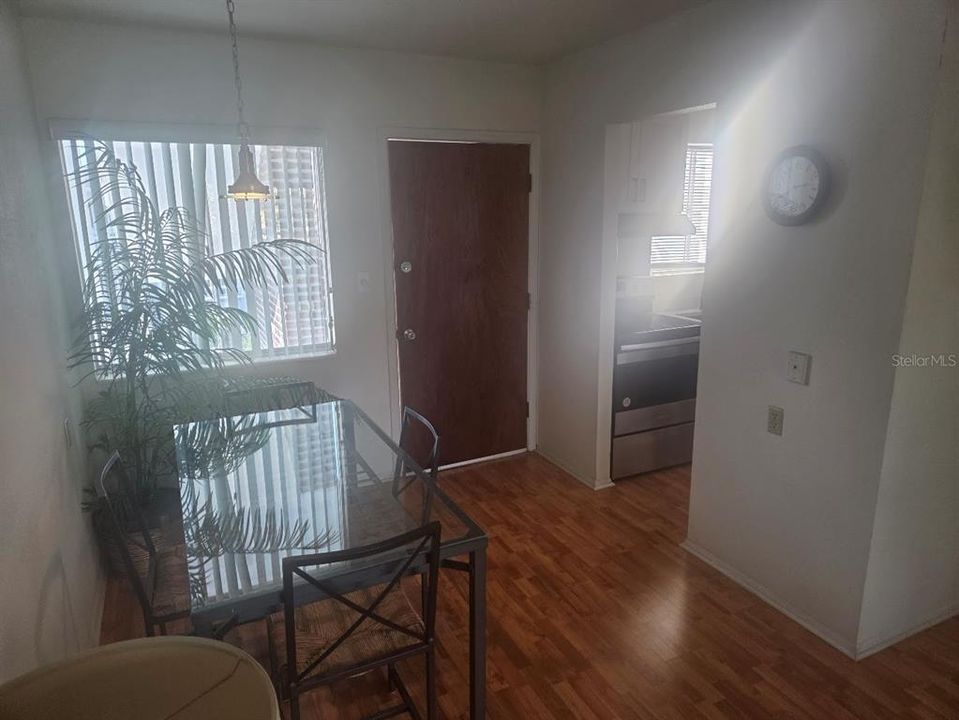 For Sale: $105,700 (2 beds, 1 baths, 706 Square Feet)