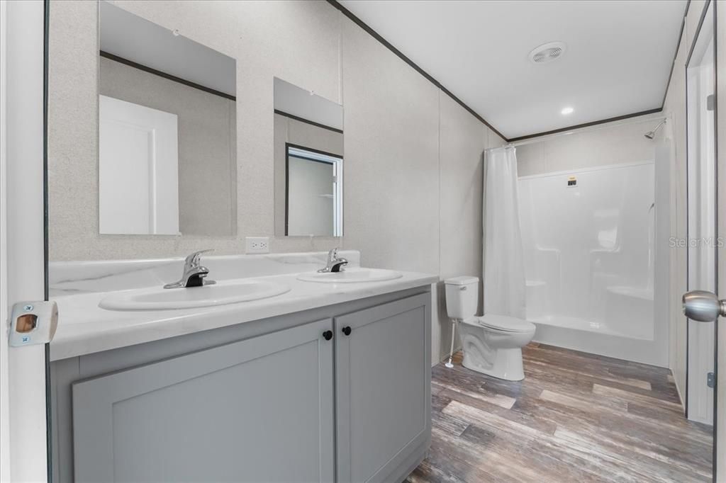 En Venta: $275,700 (3 camas, 2 baños, 1577 Pies cuadrados)