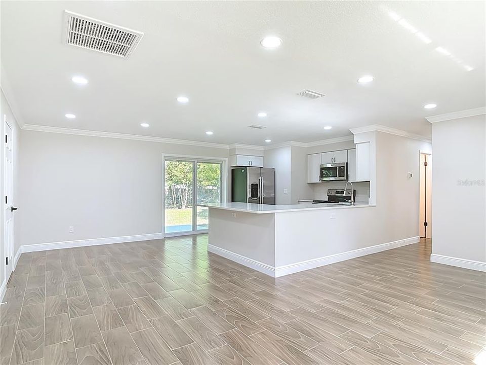 En Venta: $315,000 (3 camas, 2 baños, 1050 Pies cuadrados)