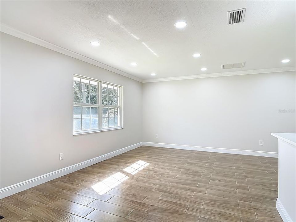 En Venta: $315,000 (3 camas, 2 baños, 1050 Pies cuadrados)