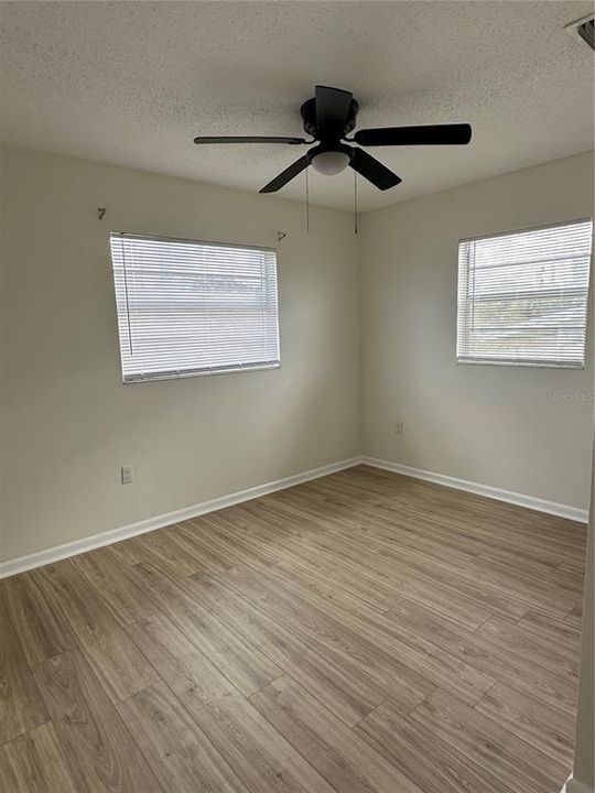 待售: $200,000 (3 贝兹, 1 浴室, 1000 平方英尺)