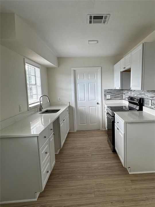 待售: $200,000 (3 贝兹, 1 浴室, 1000 平方英尺)