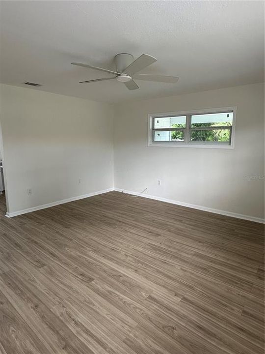 待售: $200,000 (3 贝兹, 1 浴室, 1000 平方英尺)