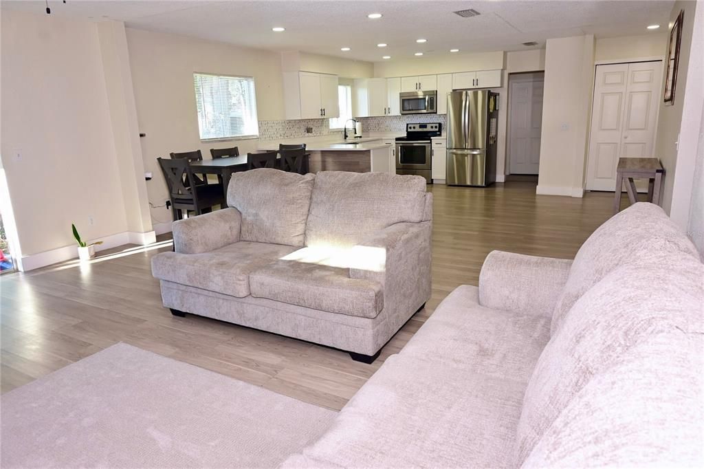 待售: $269,900 (3 贝兹, 2 浴室, 1599 平方英尺)