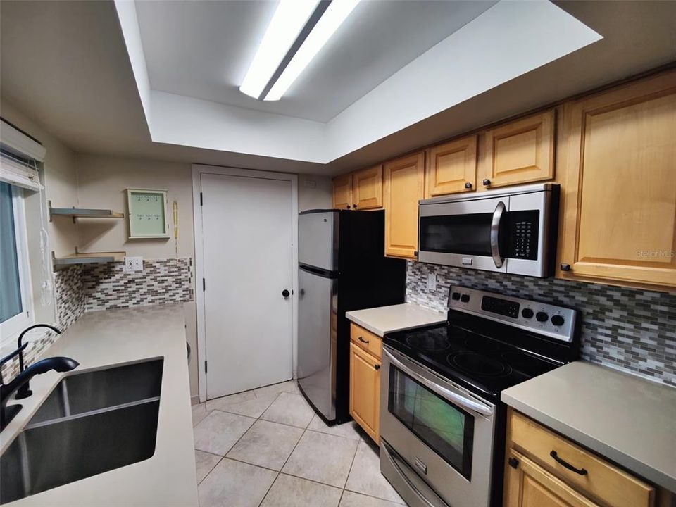 For Rent: $2,150 (3 beds, 2 baths, 1272 Square Feet)
