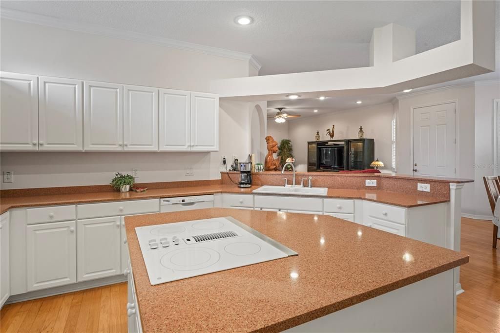 待售: $352,900 (3 贝兹, 2 浴室, 1804 平方英尺)