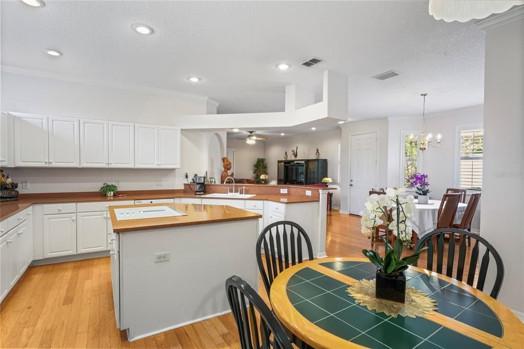 待售: $352,900 (3 贝兹, 2 浴室, 1804 平方英尺)