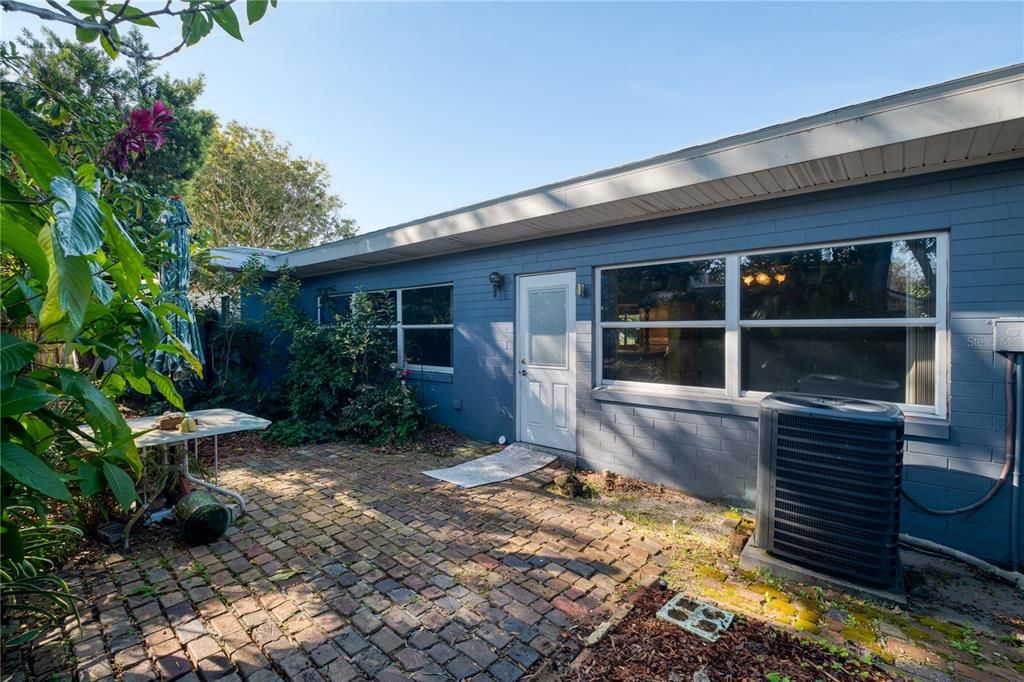 For Sale: $569,000 (3 beds, 2 baths, 1654 Square Feet)