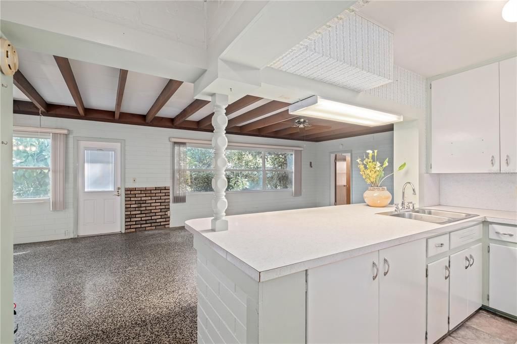 For Sale: $569,000 (3 beds, 2 baths, 1654 Square Feet)