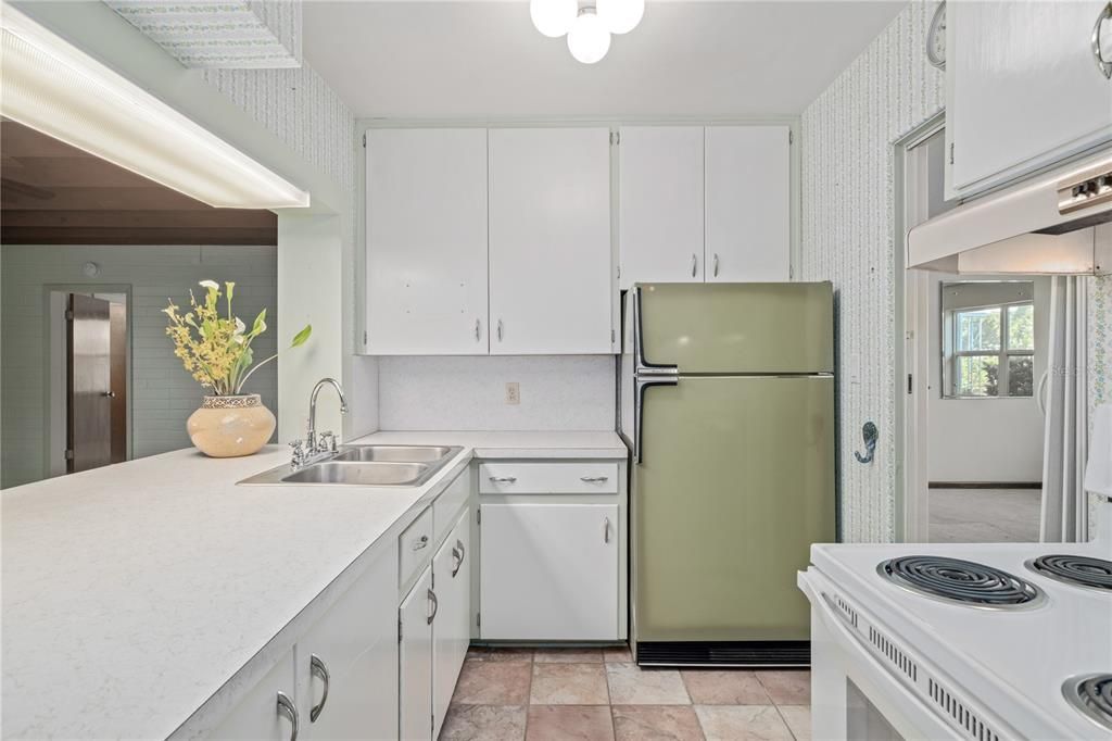 For Sale: $569,000 (3 beds, 2 baths, 1654 Square Feet)