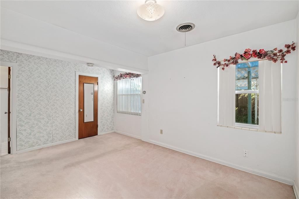 For Sale: $569,000 (3 beds, 2 baths, 1654 Square Feet)