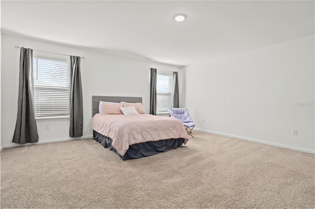 For Sale: $725,000 (6 beds, 5 baths, 4732 Square Feet)