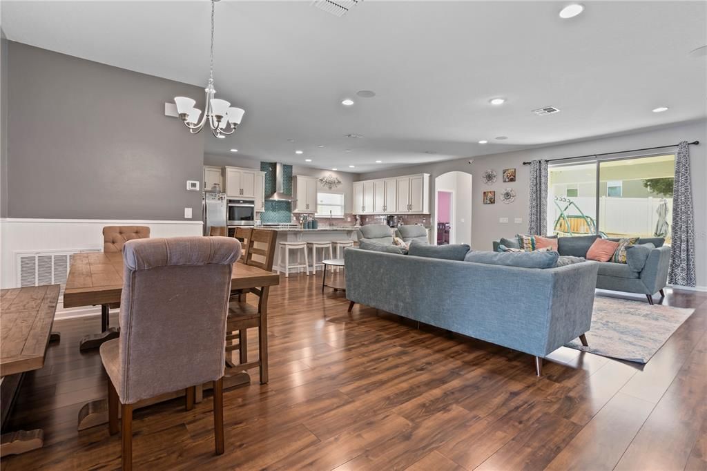 For Sale: $725,000 (6 beds, 5 baths, 4732 Square Feet)