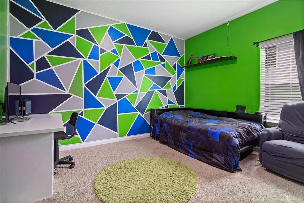 For Sale: $725,000 (6 beds, 5 baths, 4732 Square Feet)