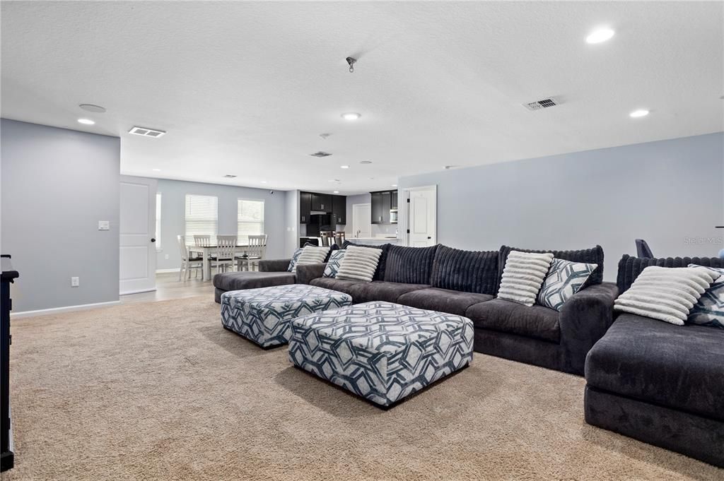 For Sale: $725,000 (6 beds, 5 baths, 4732 Square Feet)