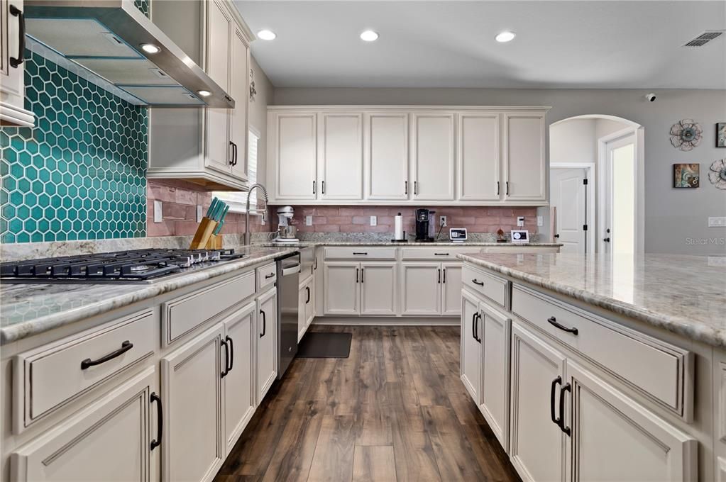 For Sale: $725,000 (6 beds, 5 baths, 4732 Square Feet)