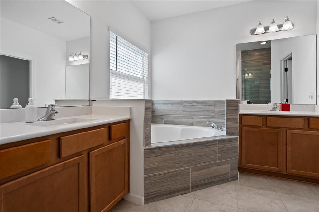 For Sale: $725,000 (6 beds, 5 baths, 4732 Square Feet)