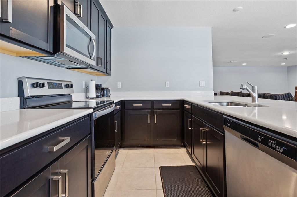 For Sale: $725,000 (6 beds, 5 baths, 4732 Square Feet)