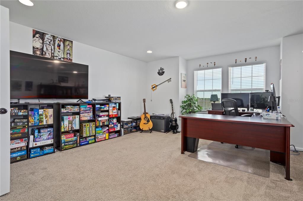 For Sale: $725,000 (6 beds, 5 baths, 4732 Square Feet)