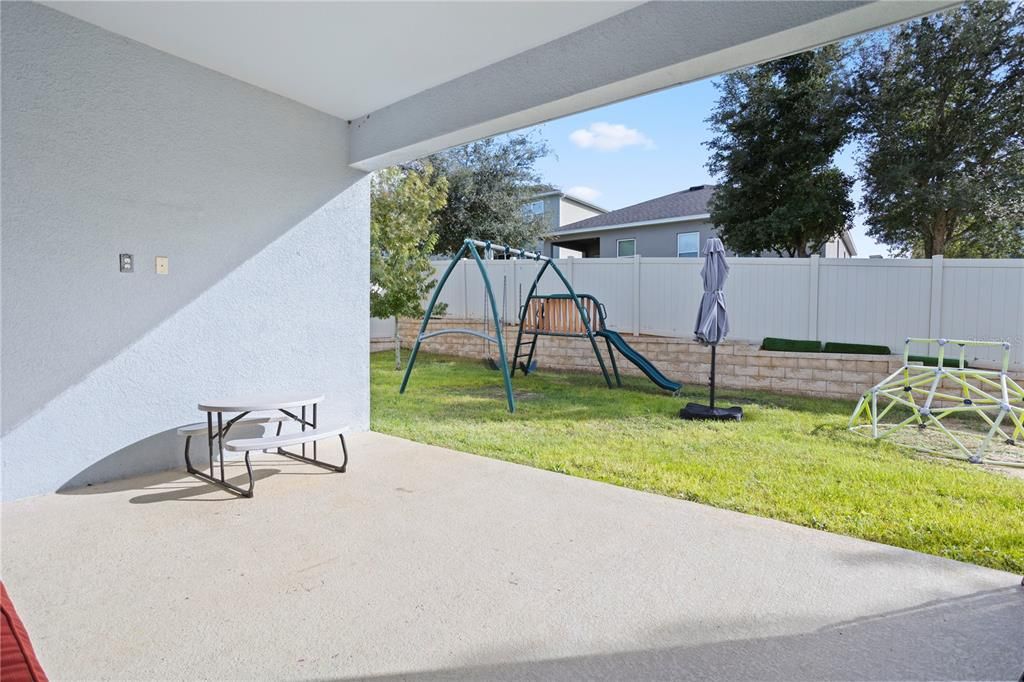 For Sale: $725,000 (6 beds, 5 baths, 4732 Square Feet)