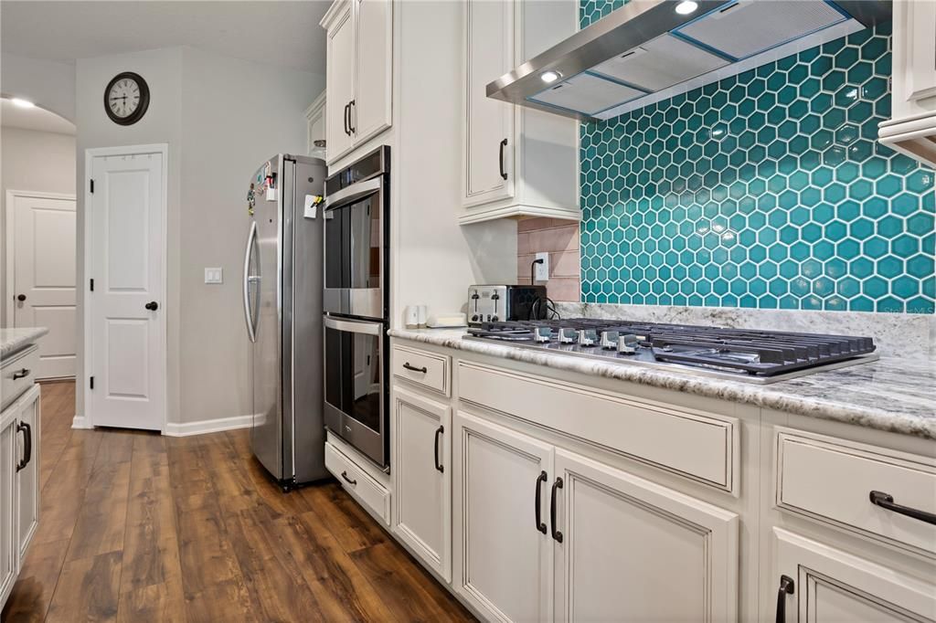 For Sale: $725,000 (6 beds, 5 baths, 4732 Square Feet)